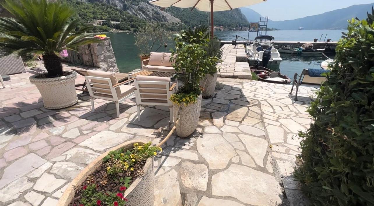Apartment Lukiduki At The Beach - Kotor Kültér fotó