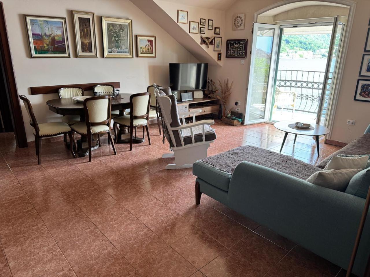 Apartment Lukiduki At The Beach - Kotor Kültér fotó